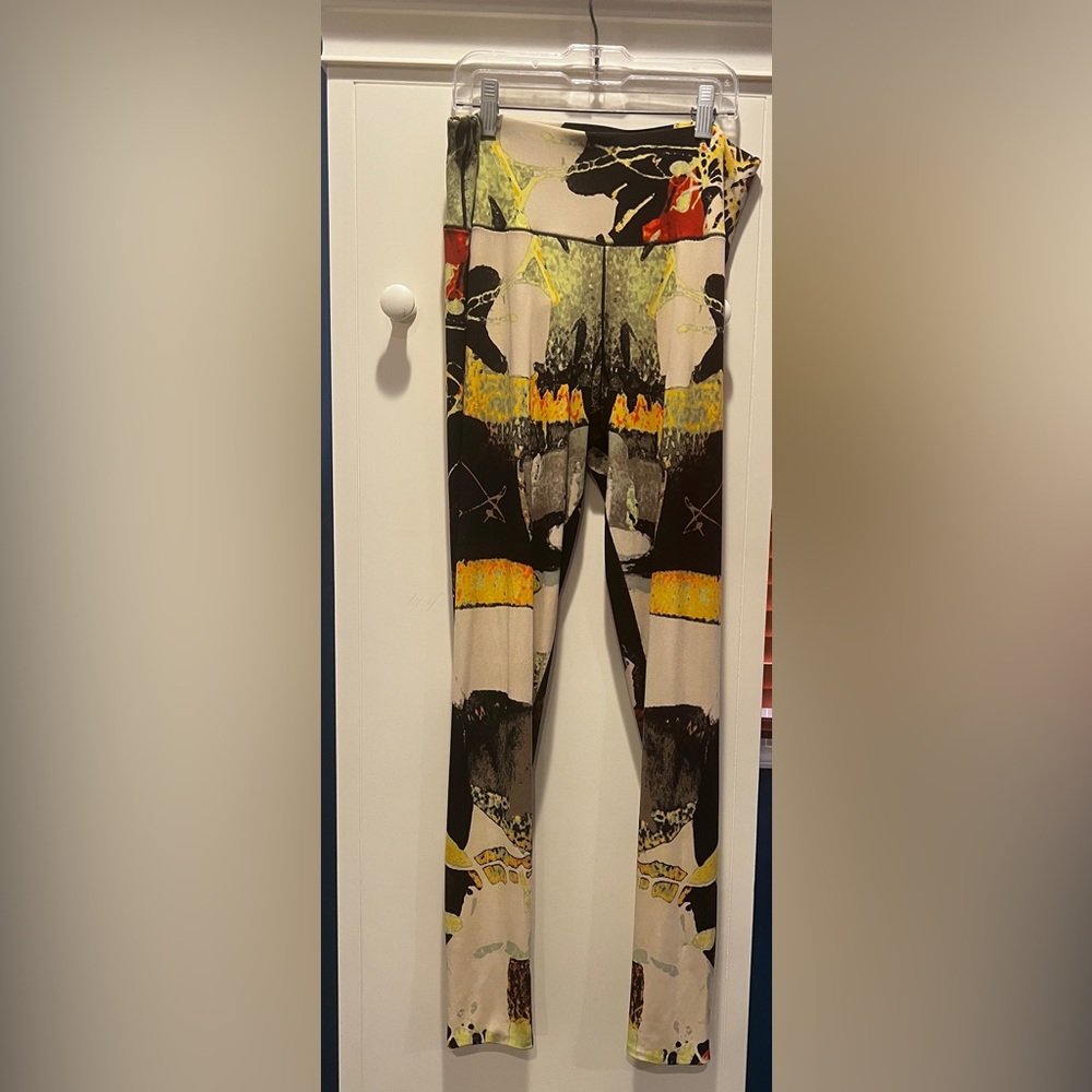 Eva Varro Black and Yellow Abstract Leggings